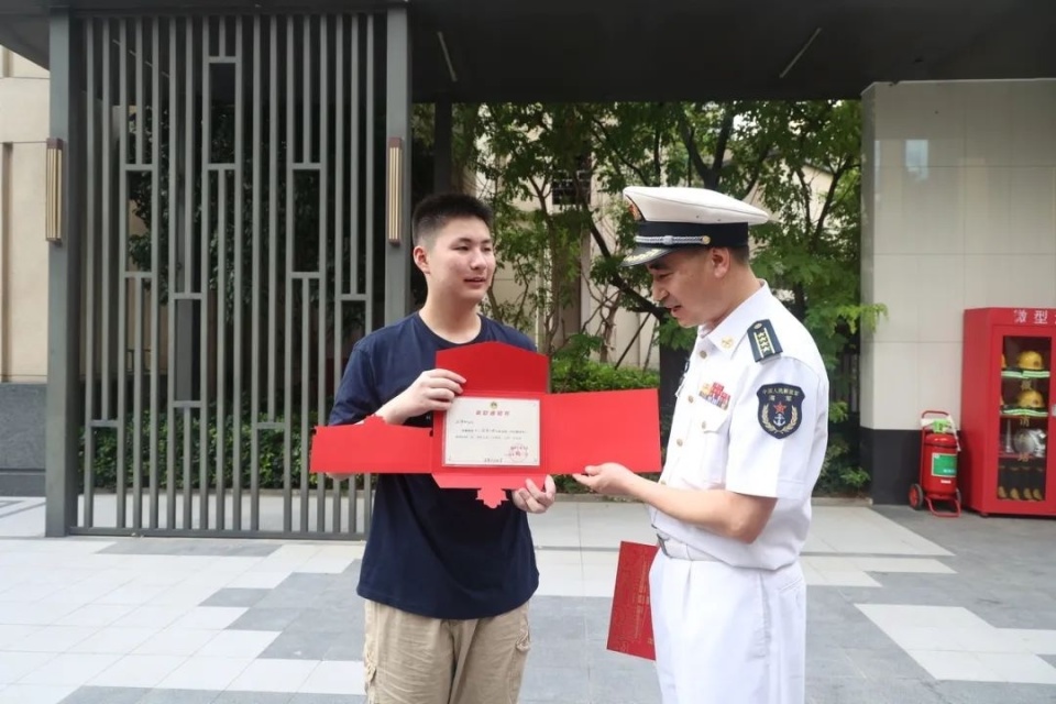 海军工程大学首封录取通知书!已送达!