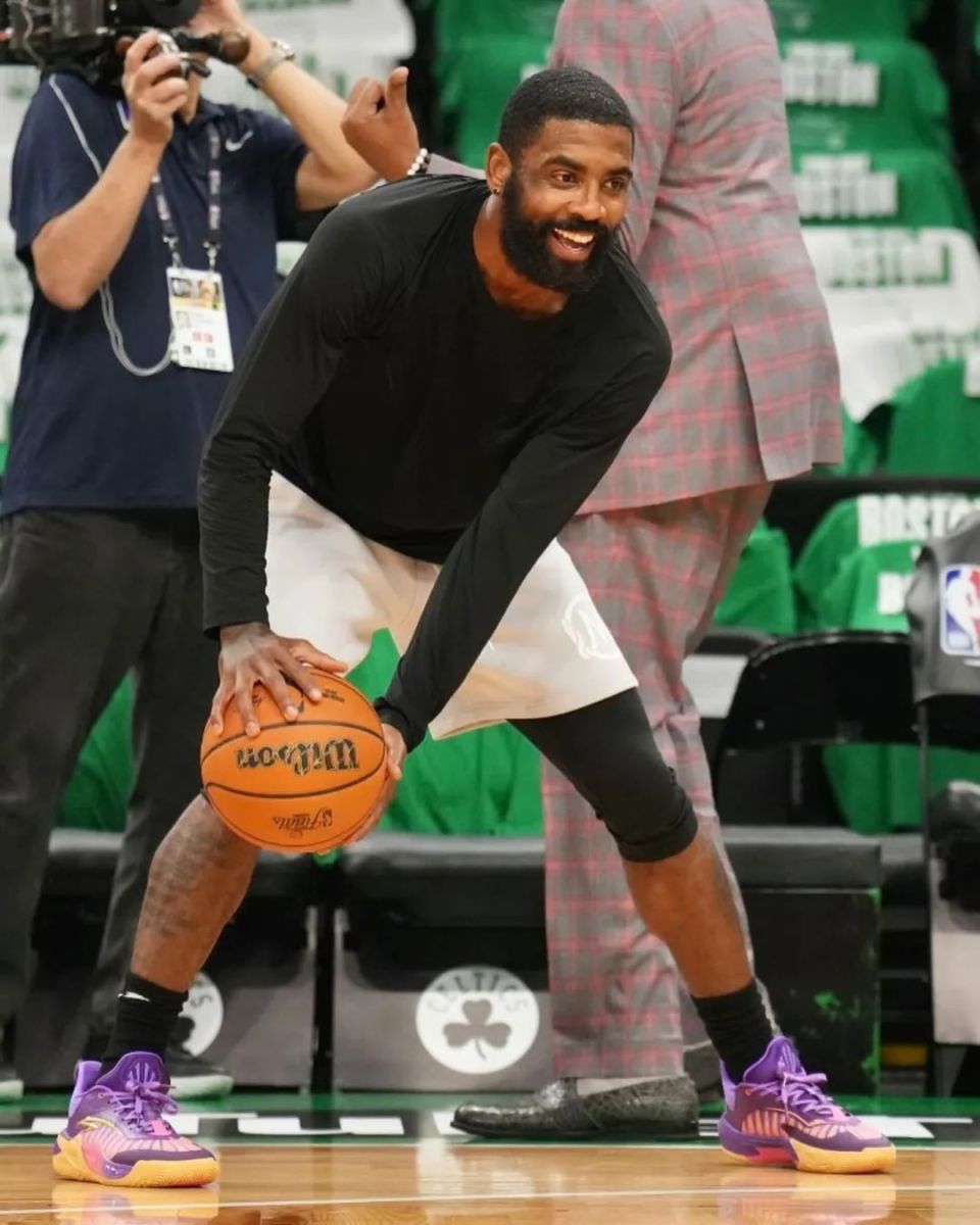 欧文父亲「签名鞋」官宣!上脚图曝光!