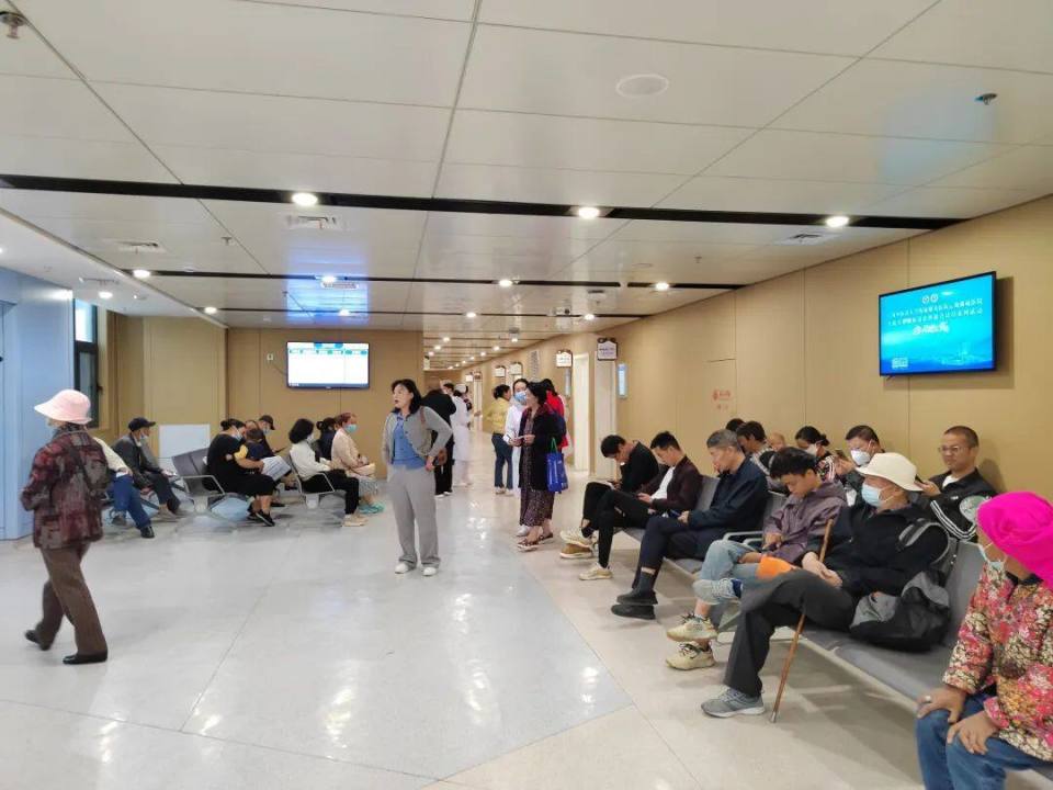 上海专家来到"家门口" 群众看病更有"医靠"