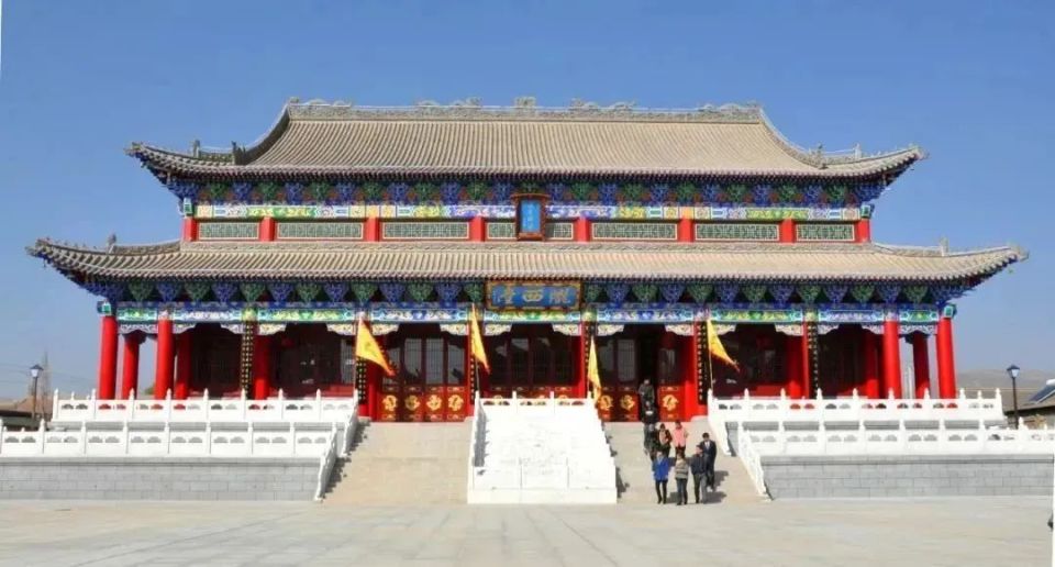 李家龙宫(李氏祠堂)始建于唐初,是唐代宫廷式古建筑群,是天下李氏族人