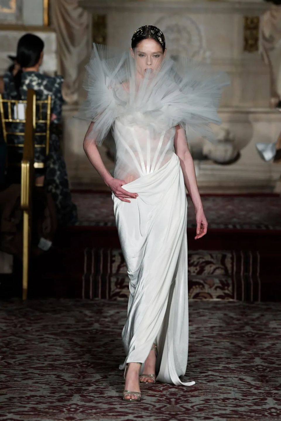 目前,christian siriano品牌的经营范围包括女装,手袋,鞋靴,箱包,婚纱