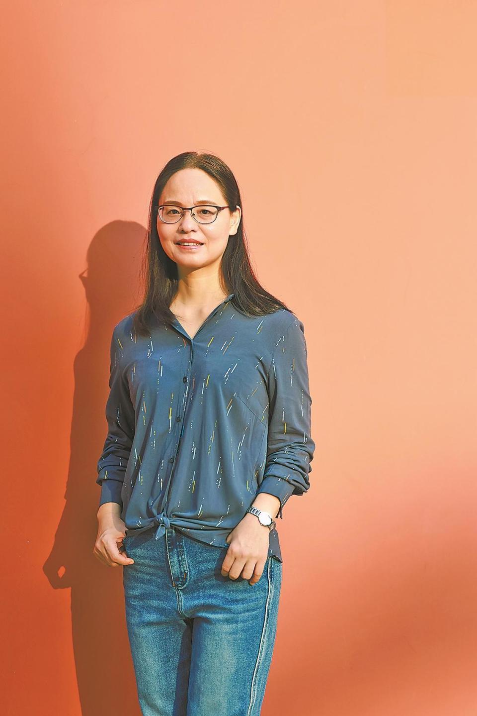 文/羊城晚报记者 周欣怡图/受访者提供2020年,二本院校教师黄灯所著的