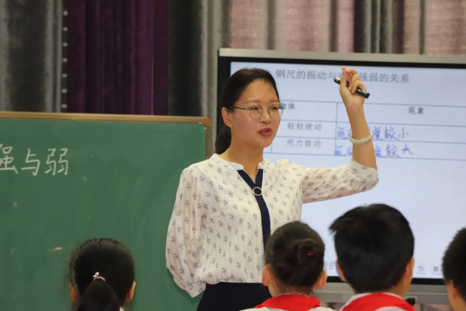 "把手打残吧,留着也恶心",老师家长群"提建议",官方已介入