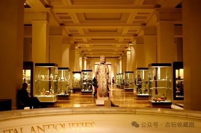 英国一博物馆鼓励游客随意触摸中国文物,网友们怒了!