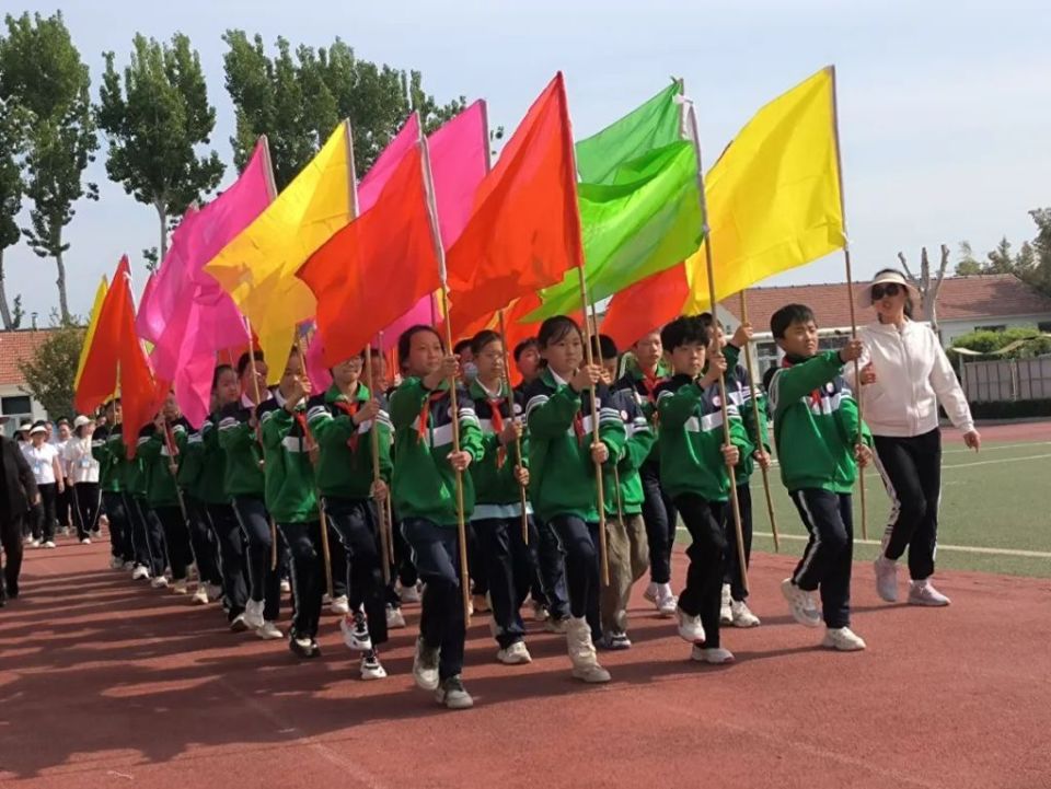 平度市南京路小学北校区举办2025年"十个一"项目之春季运动会