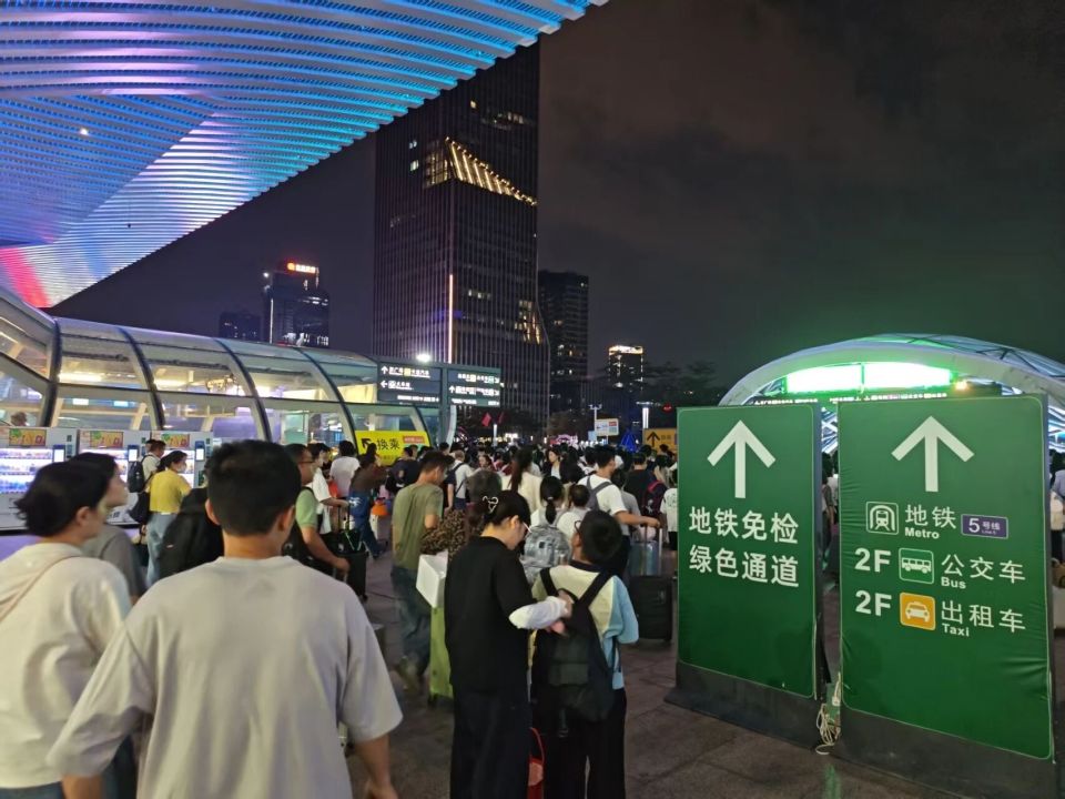返深路上“一路飘红”，你堵到哪了？_腾讯新闻