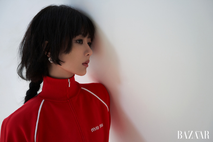 杨紫情人节再传好消息,阳光帅气有魅力,俏皮灵动少女感十足