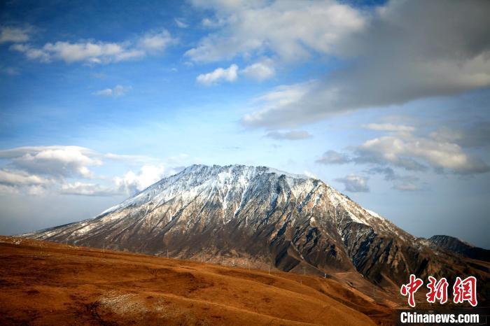 初春青海拉脊山雪后童话宛如仙境