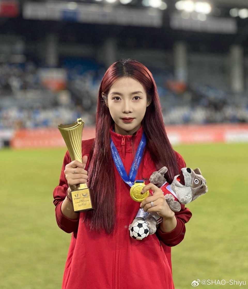 叫板韩国足坛第一女神李玟娥!