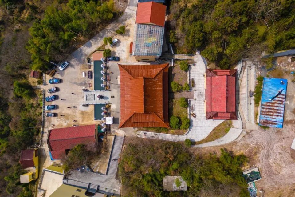 米积村除了樱花红,山顶的天龙寺也颇有故事,还提供便民斋饭_腾讯新闻