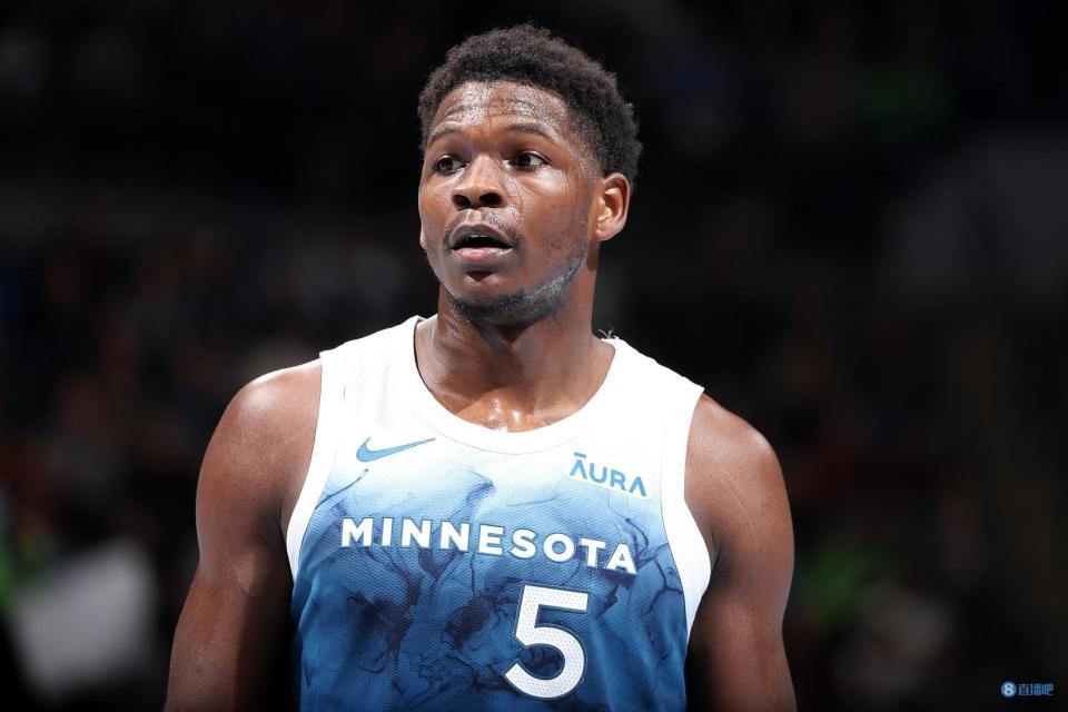 爱德华兹希望大个子们赶紧回来我们重新打回习惯的篮球