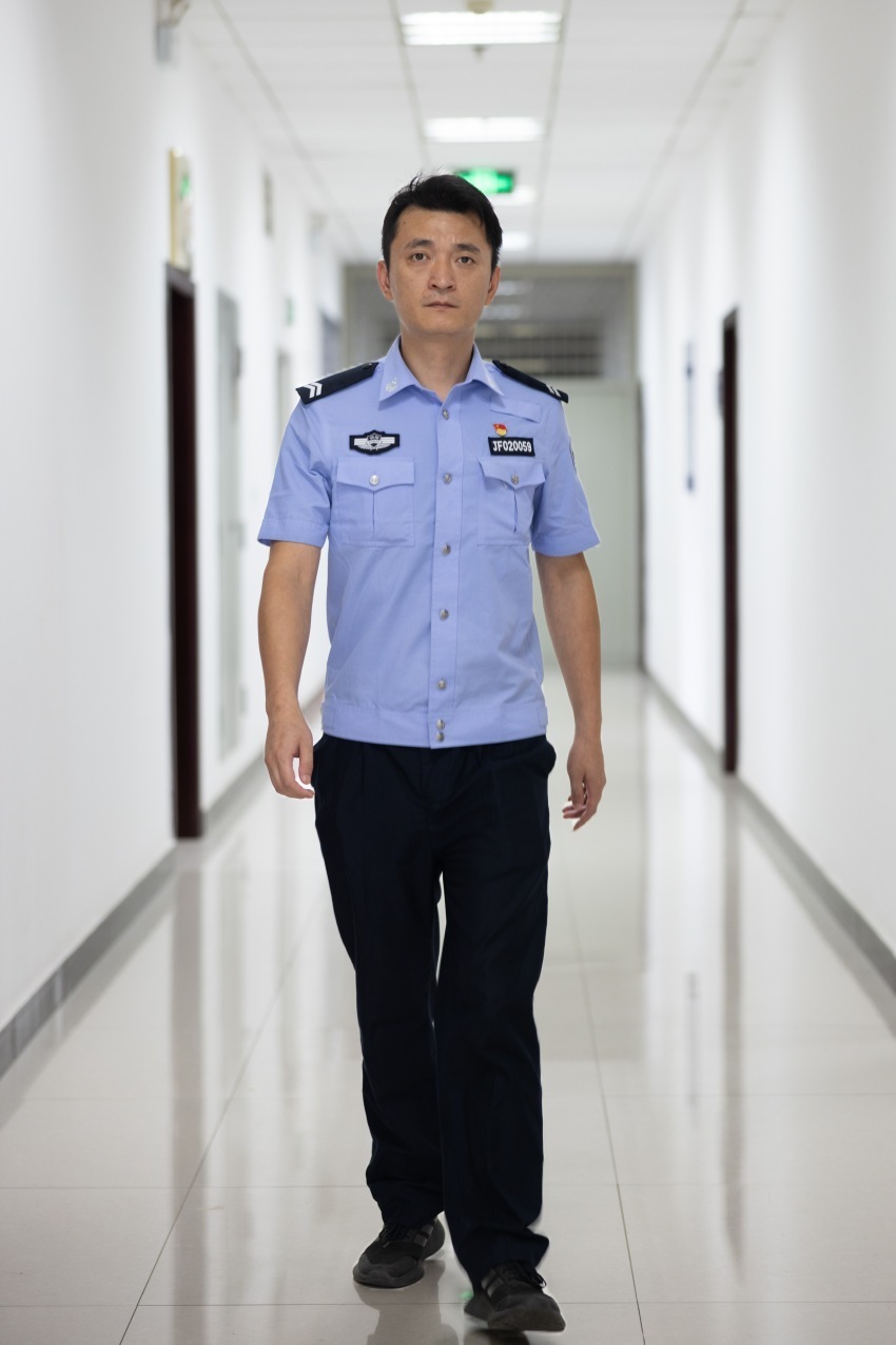 民警制服和协警制服图片