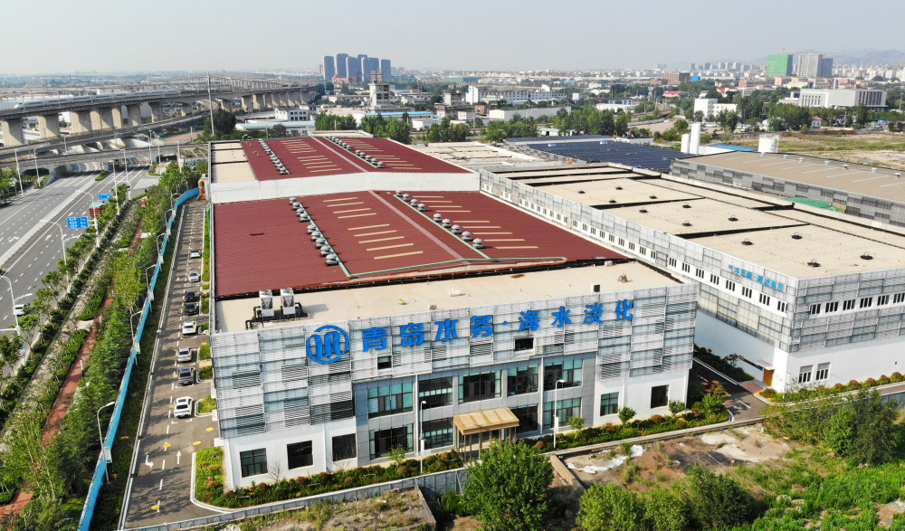 位于青岛市李沧区的青岛水务百发海水淡化厂(无人机照片,2024年7月10