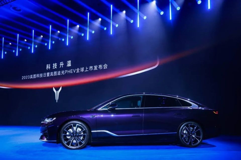 万事俱备只欠「东风」,岚图的 2023 总攻-腾讯新闻