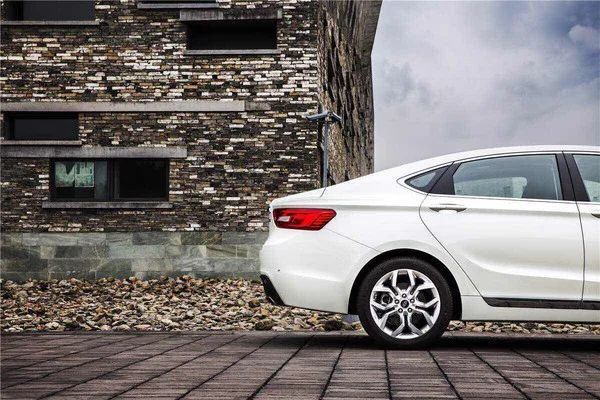 回顾历史,吉利平台造车经历了3个迭代周期.