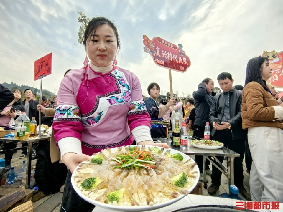 锦绣中国年村厨大赛开启新春看村厨们大秀厨艺