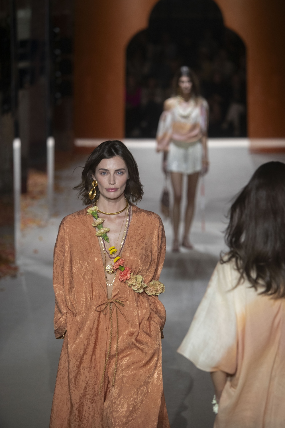 巴塞罗那080时装周掠影_腾讯新闻