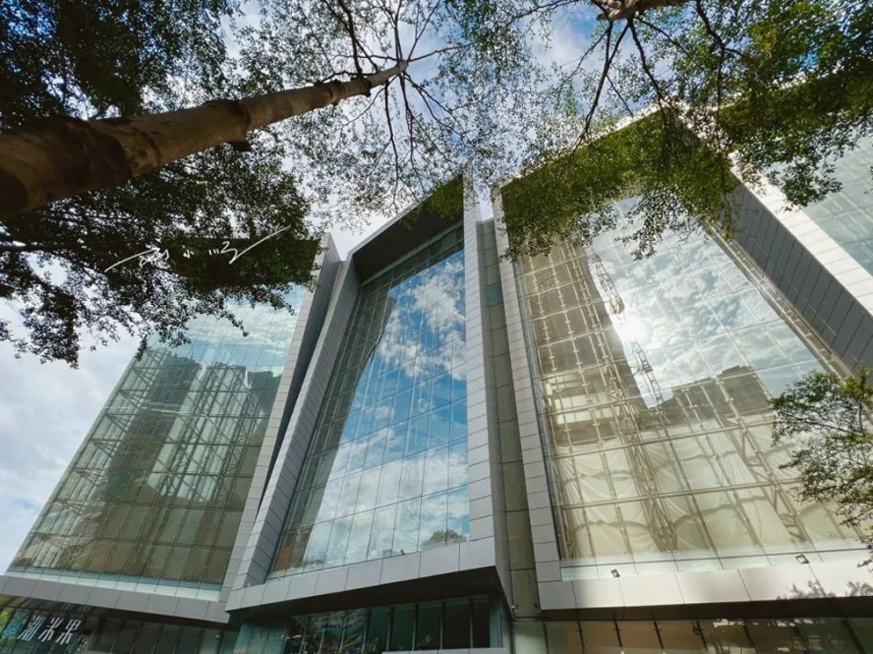 广州"最丑建筑"之一?投资50亿,却被大家认为看起来像棺材楼