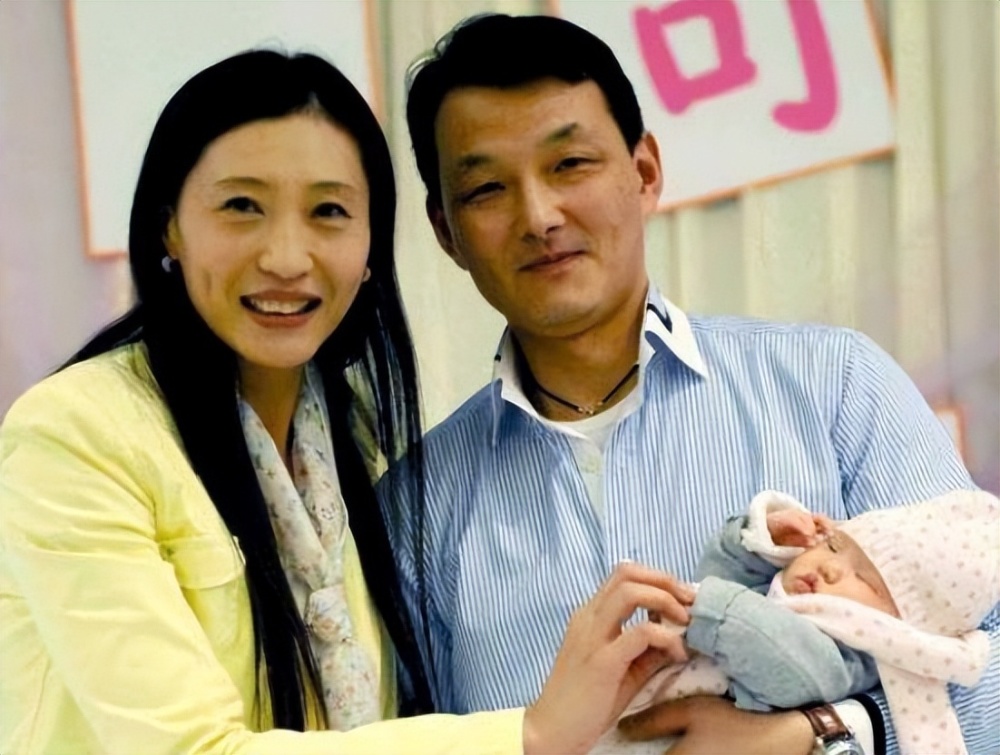 张宁的原配是前国羽名将于洋,两人的婚姻仅维持了6年的时间.