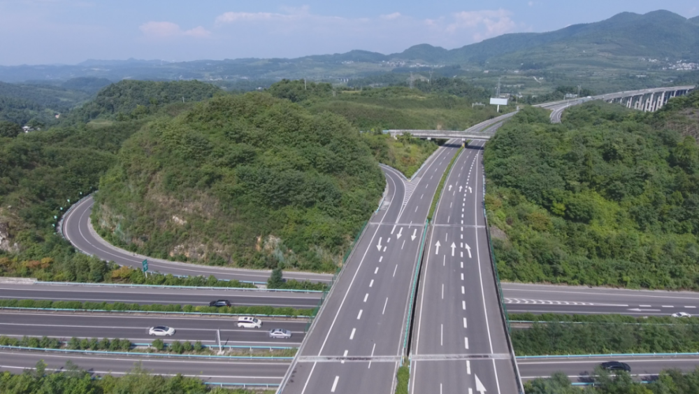 高速路风景图片唯美图片