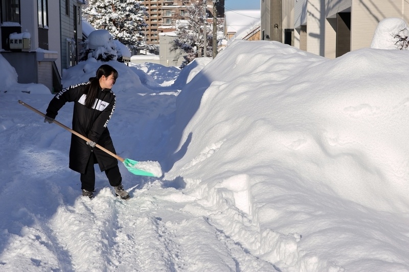 雪灾极寒天气致日本42死，美国超100死；日本多因事故，美国…_腾讯新闻