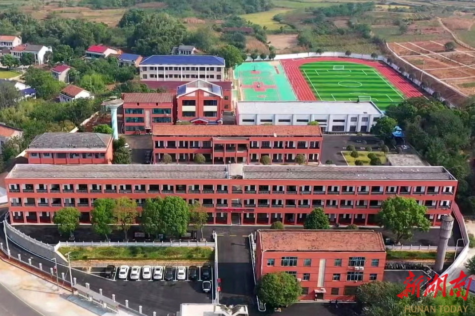 白塘中学.漠漠水田飞白鹭,阴阴夏木啭黄鹂