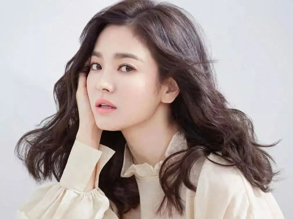 国民女神宋慧乔:被财阀控制的负面新闻缠身,其实韩国不止她一人