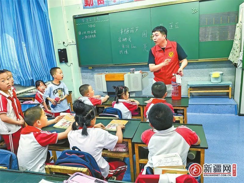 5月11日,天山区青年路街道新民路西社区在市第30小学开展防灾避险主题