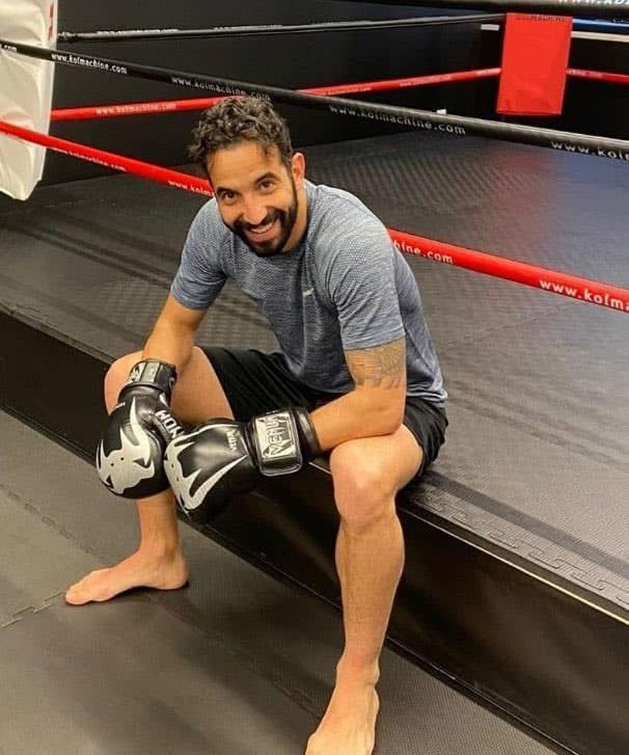 曼联周四官宣4000万边锋续约，周薪升至12万！新帝星有望获15万-腾讯新闻