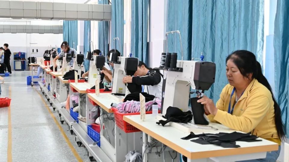 会东:家门口建鞋厂 助力群众就业增收