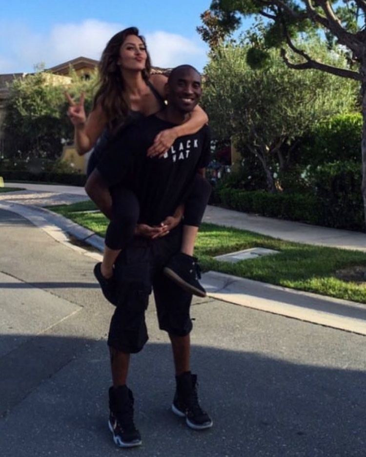 瓦妮莎情人节晒与科比昔日合照:我爱你 情人节快乐_