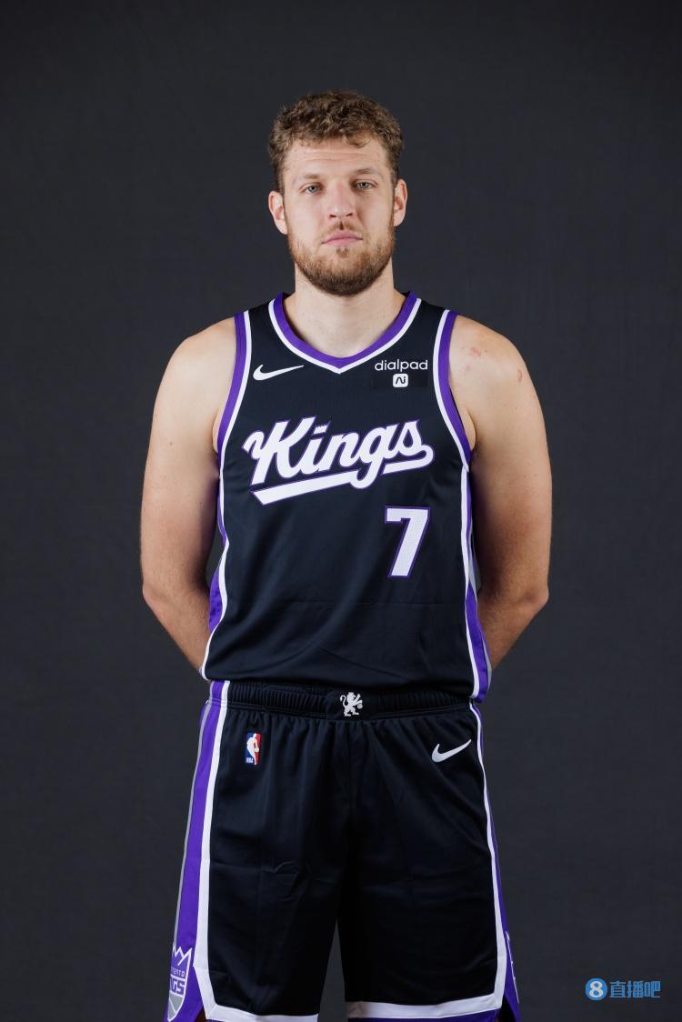 迈克-布朗:不会因投篮不好而责怪韦津科夫 他能成最佳射手之一