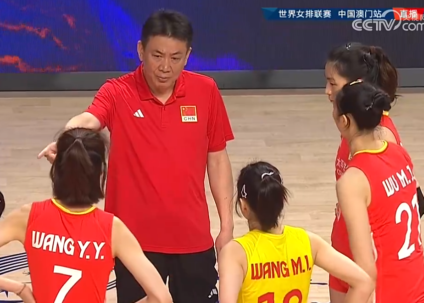 中国女排内讧?朱婷与球队格格不入 球迷:2个人难辞其咎