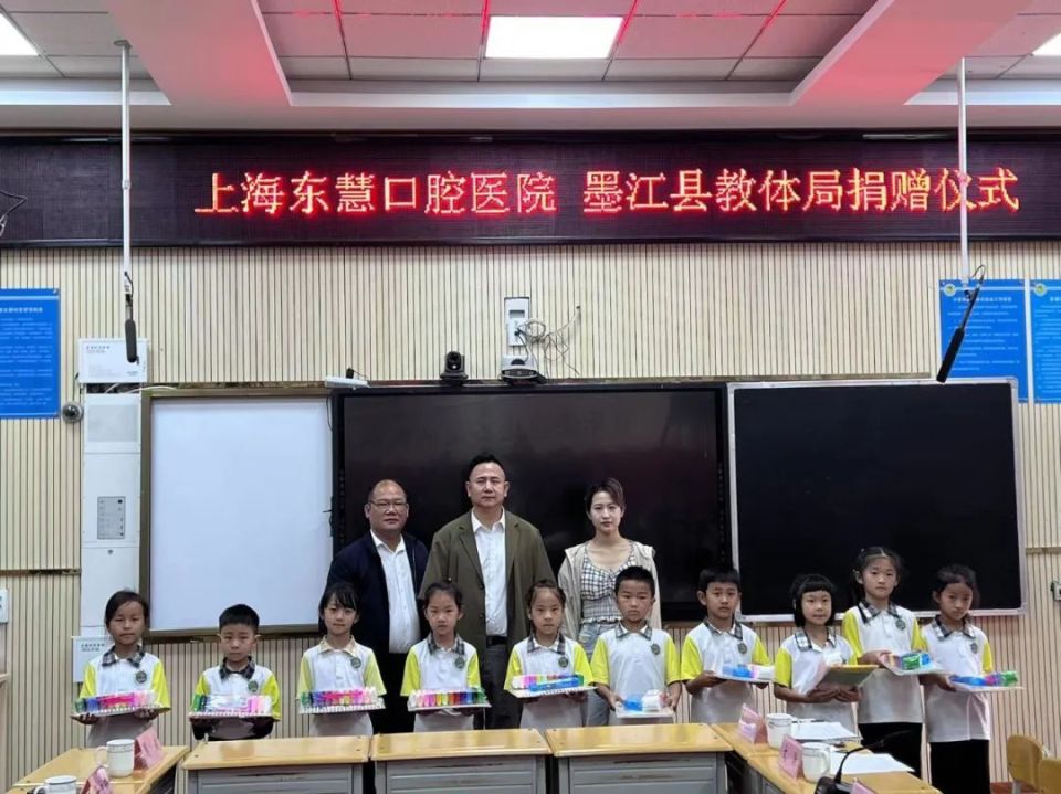 新时代文明实践图书室捐赠仪式普洱市农业农村局副局长张锋平表示:"