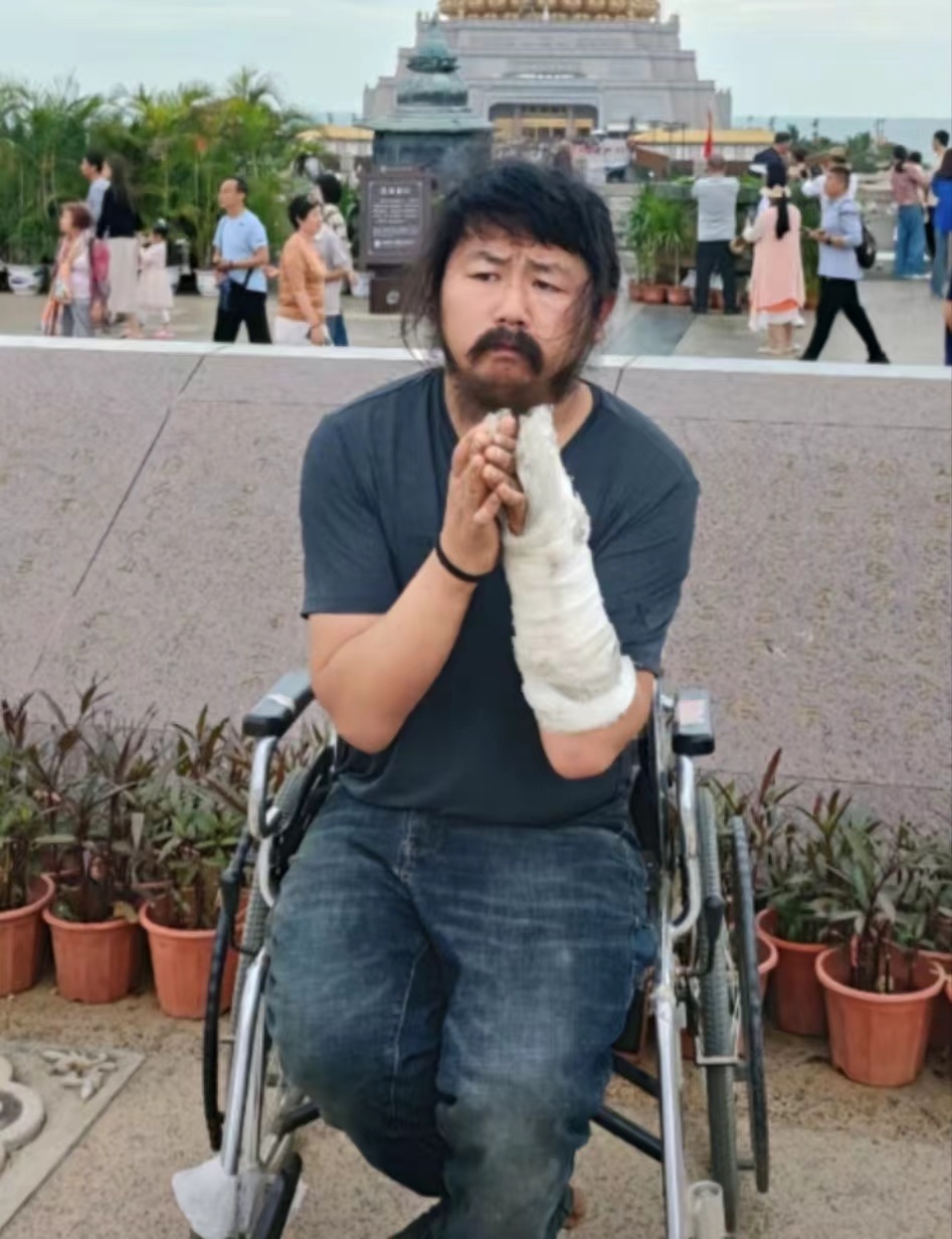 捐款百万的拾荒人胡雷手机已寻回：是一名老人找到，已归还_腾讯新闻