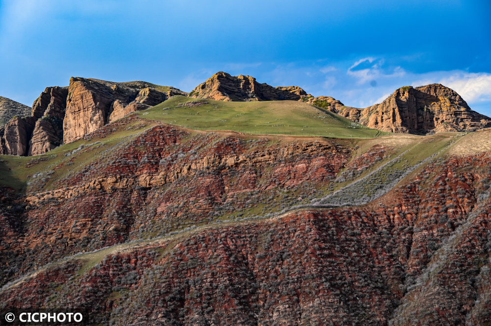 新疆呼图壁:雨后丹霞_腾讯新闻