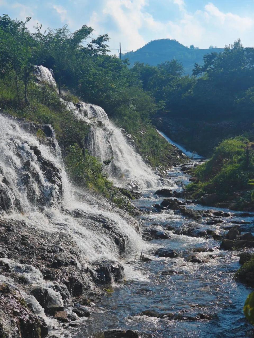 临沂大山里竟藏了个"小桂林"!青山如黛,风景如画!
