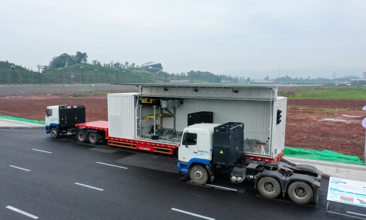 宜宾重卡移动式换电站首次亮相