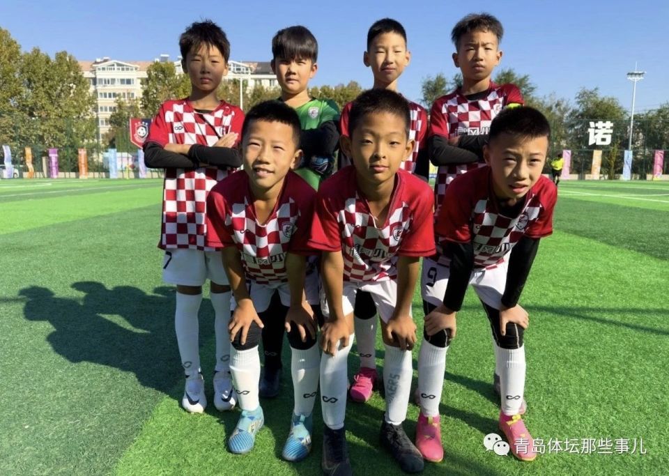 青岛追风少年力克中国足球小将,董路盛赞青岛西海岸及郑伟指导