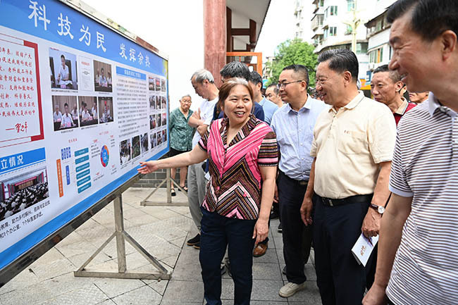 自贡市老科协系统在荣县开展"陶艺文化体验"活动