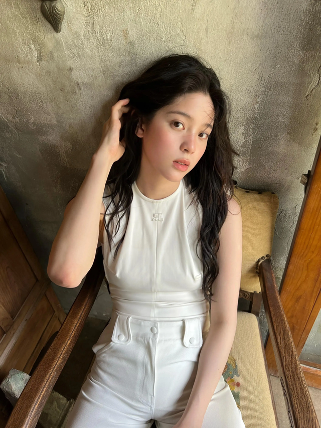 欧阳娜娜回应鹿小葵被群嘲:这个行业就是要接受各种挑战和评价