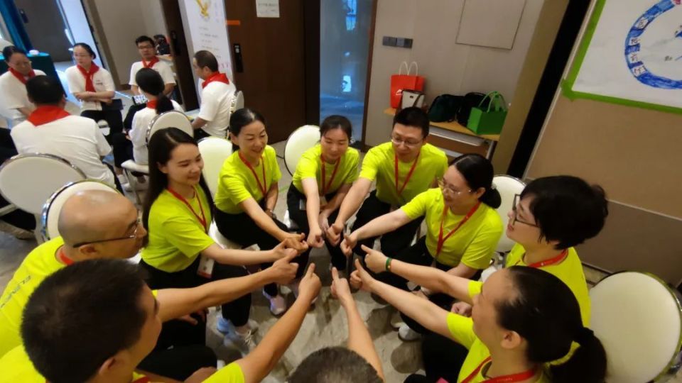 整场培训采用体验式,启发式,参与式,互动式教学模式,课堂气氛异常活跃