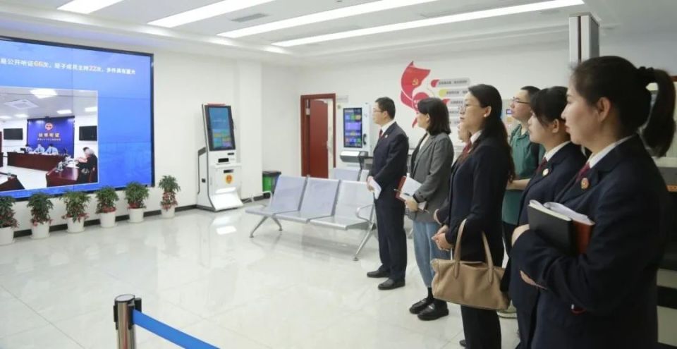 期间,新源县人民检察院观摩学习人员实地参观了12309检察服务大厅