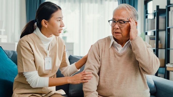 与遗传因素有关如果您的双亲或兄弟姐妹患有阿尔茨海默病,那么您的