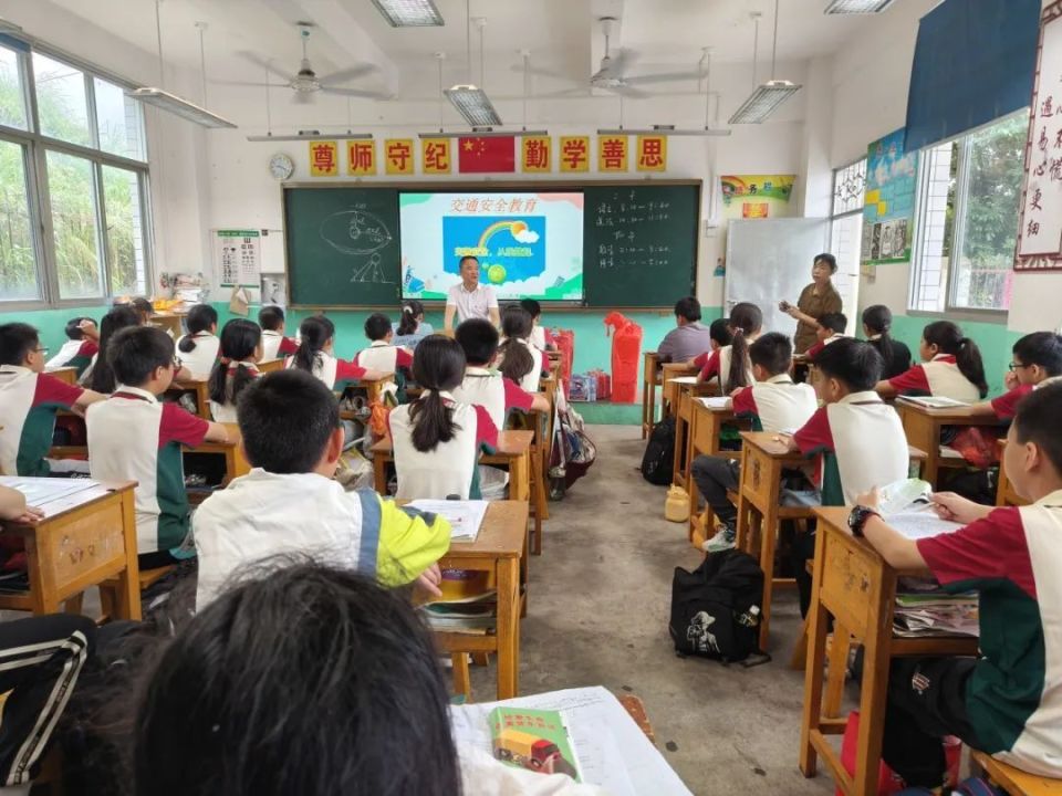南安柳城中学校服图片
