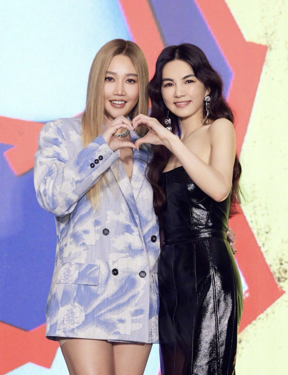 ella在家裸体运动引儿子不满,网友直呼太离谱,被批没有边界感_腾讯