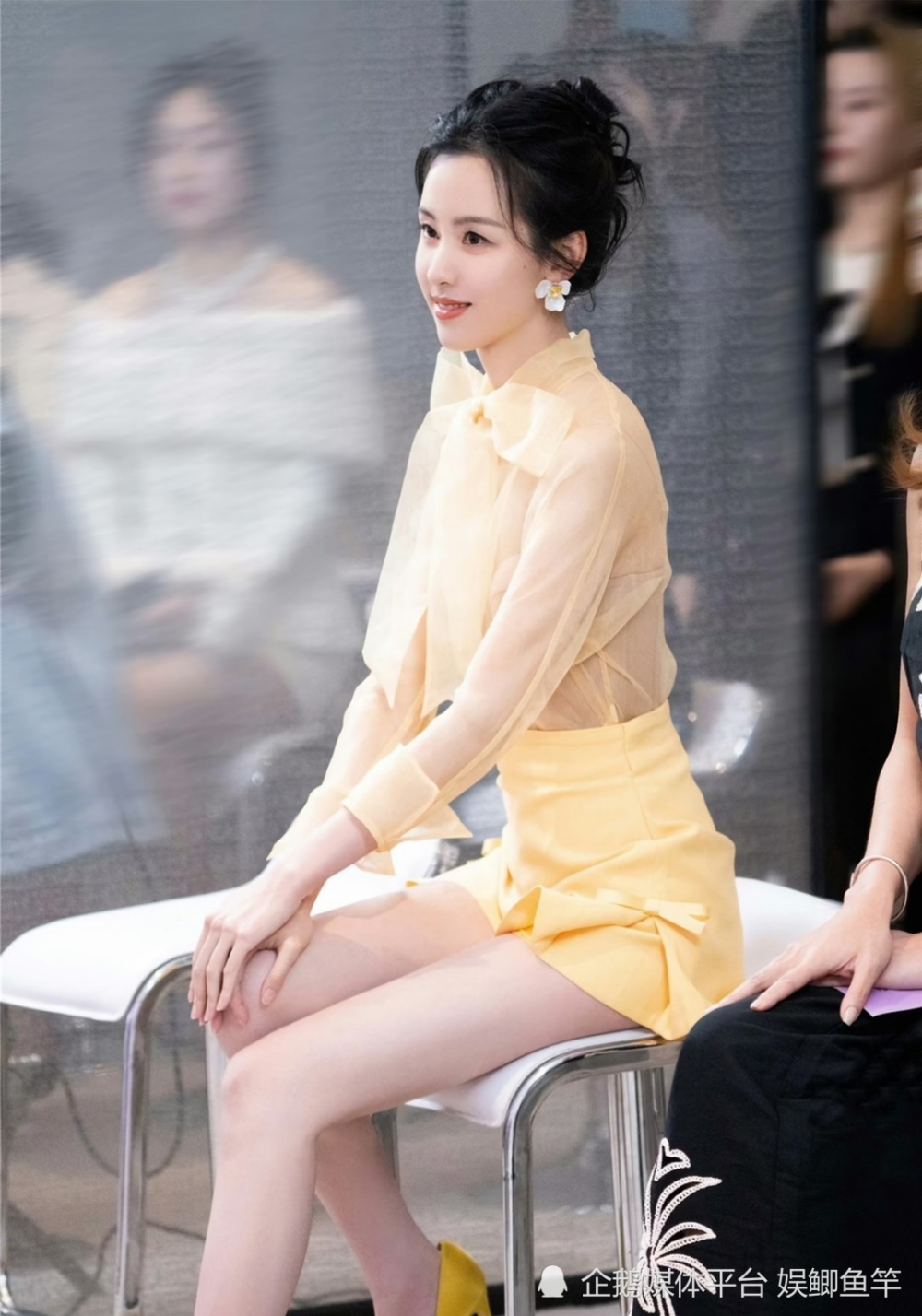 30岁陈都灵活动时尚靓照,堪称完美艺术品,直接看呆网友们!_腾讯新闻