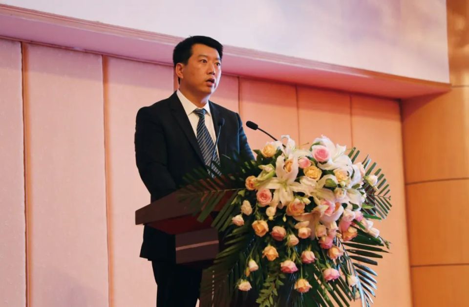 高邑县县长苗润涛围绕石家庄国际陆港建设发展情况进行推介.