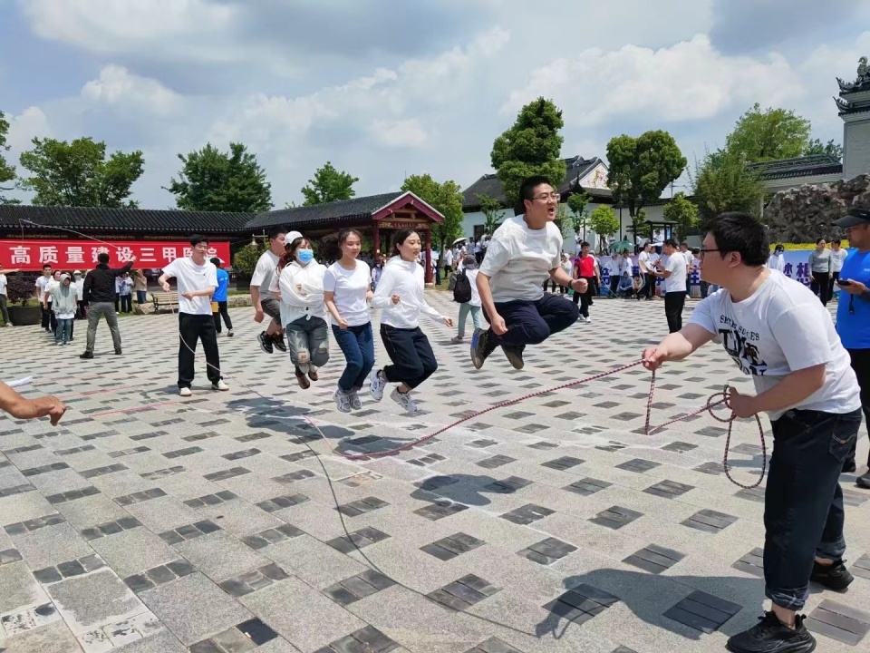 迎接"5·12国际护士节",黄陂区人民医院拔河·跳绳比赛场面激烈