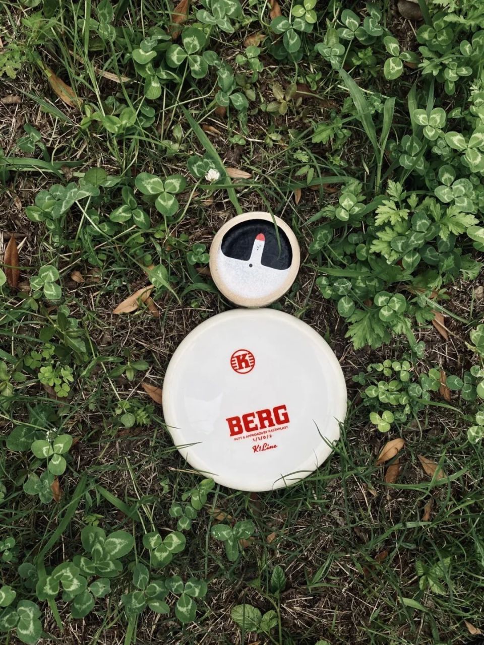 因为国内对飞盘的认知还停留在和狗玩耍的工具上,颇有一点黑色幽默